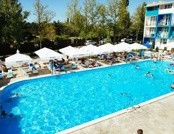 Открытый бассейн - Отель MoreLeto / МореЛето